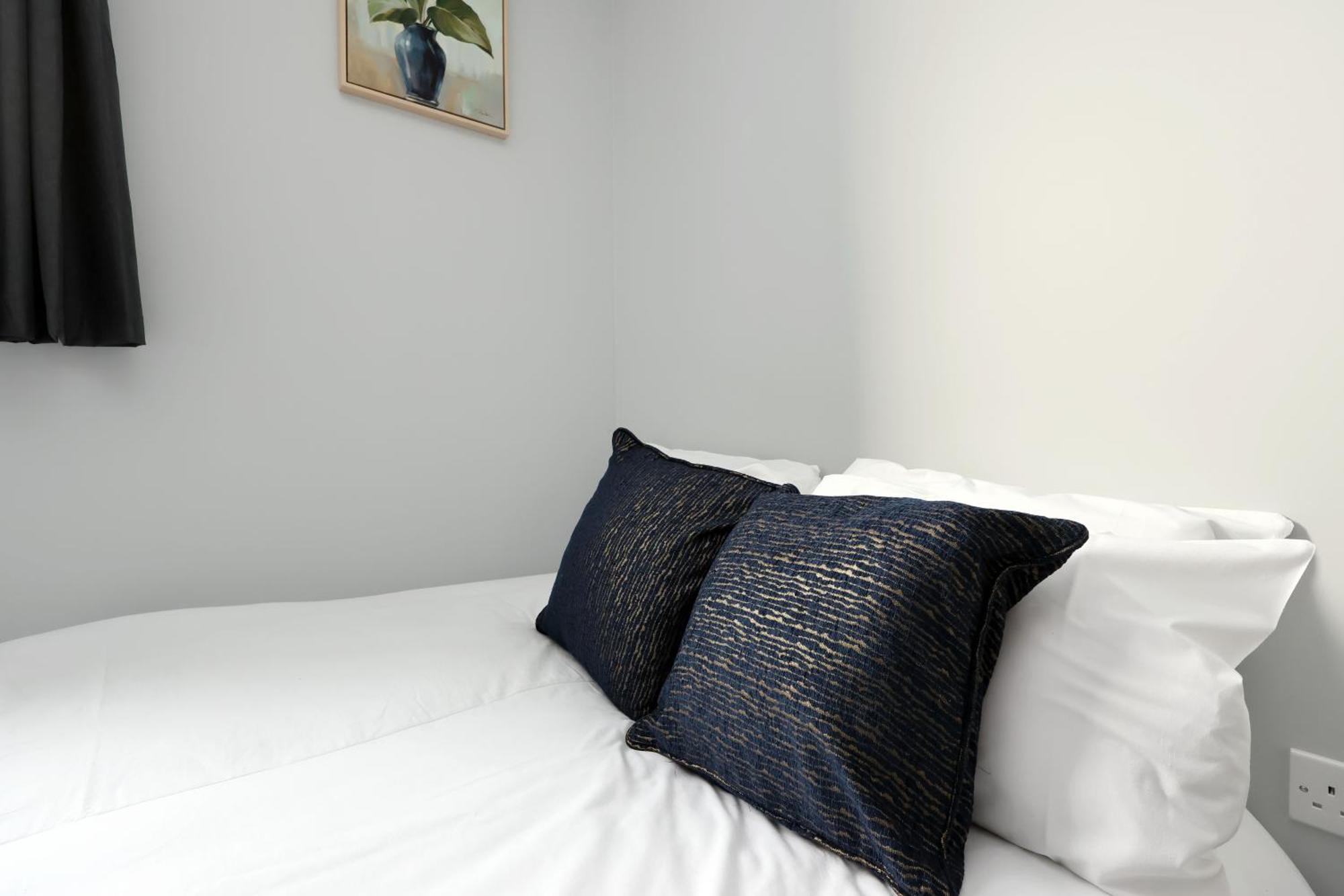 En-Suite Double Rooms, Smart Tv Comfy Style 拉内利 外观 照片