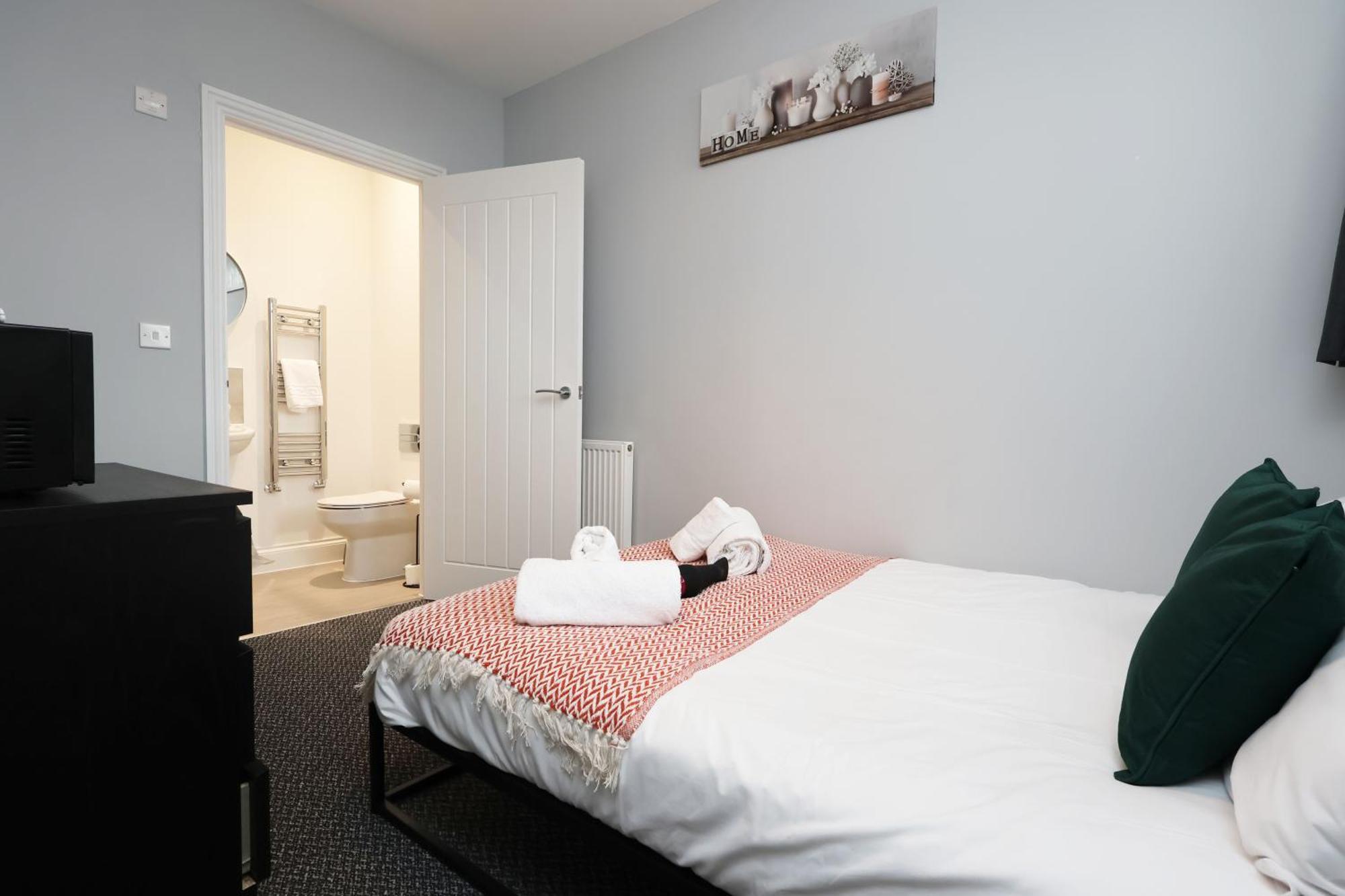 En-Suite Double Rooms, Smart Tv Comfy Style 拉内利 外观 照片