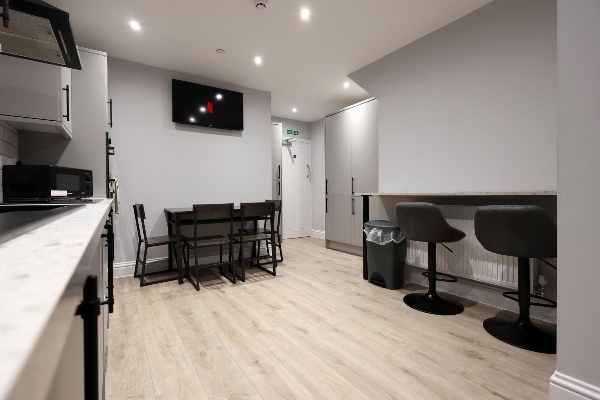 En-Suite Double Rooms, Smart Tv Comfy Style 拉内利 外观 照片