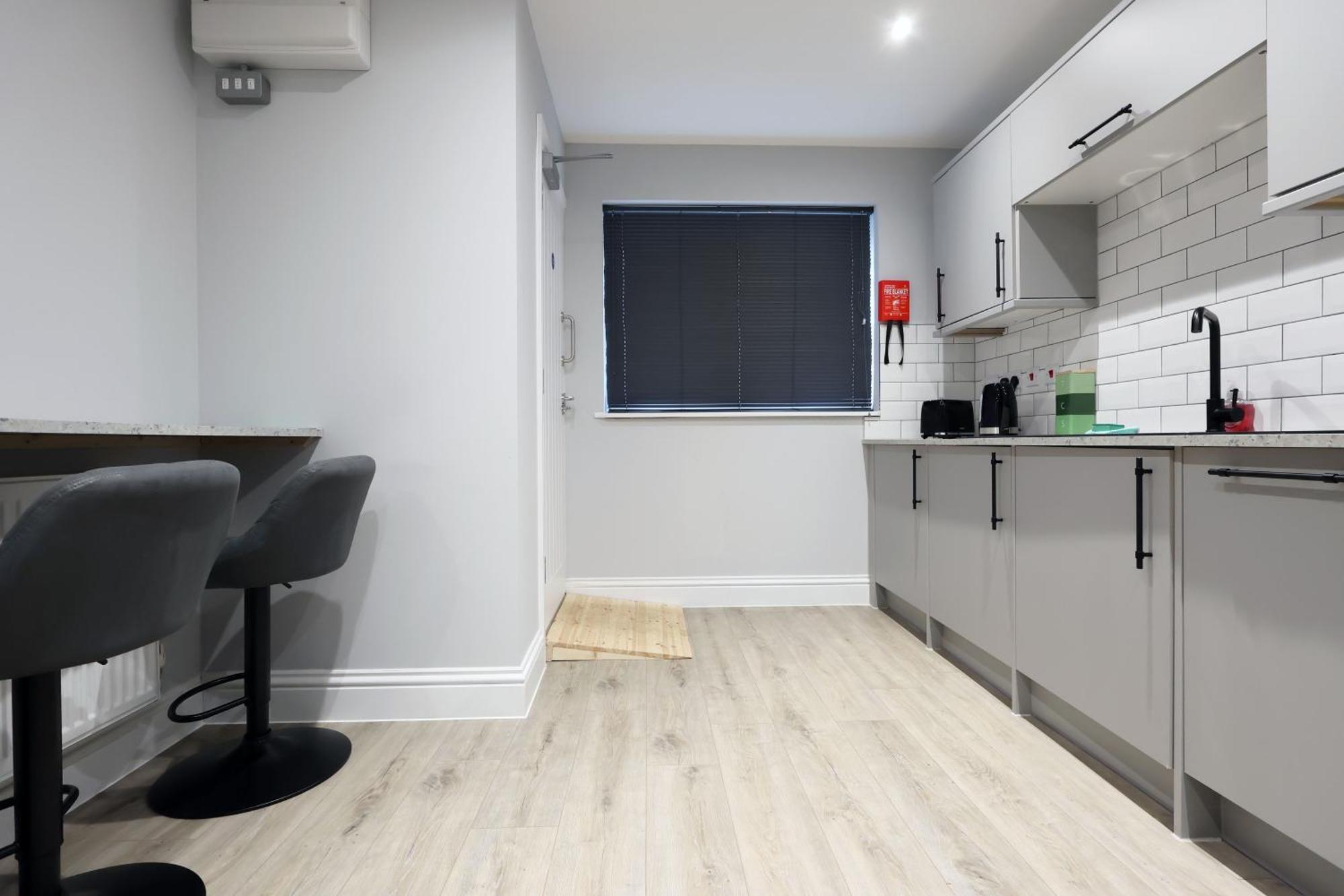 En-Suite Double Rooms, Smart Tv Comfy Style 拉内利 外观 照片