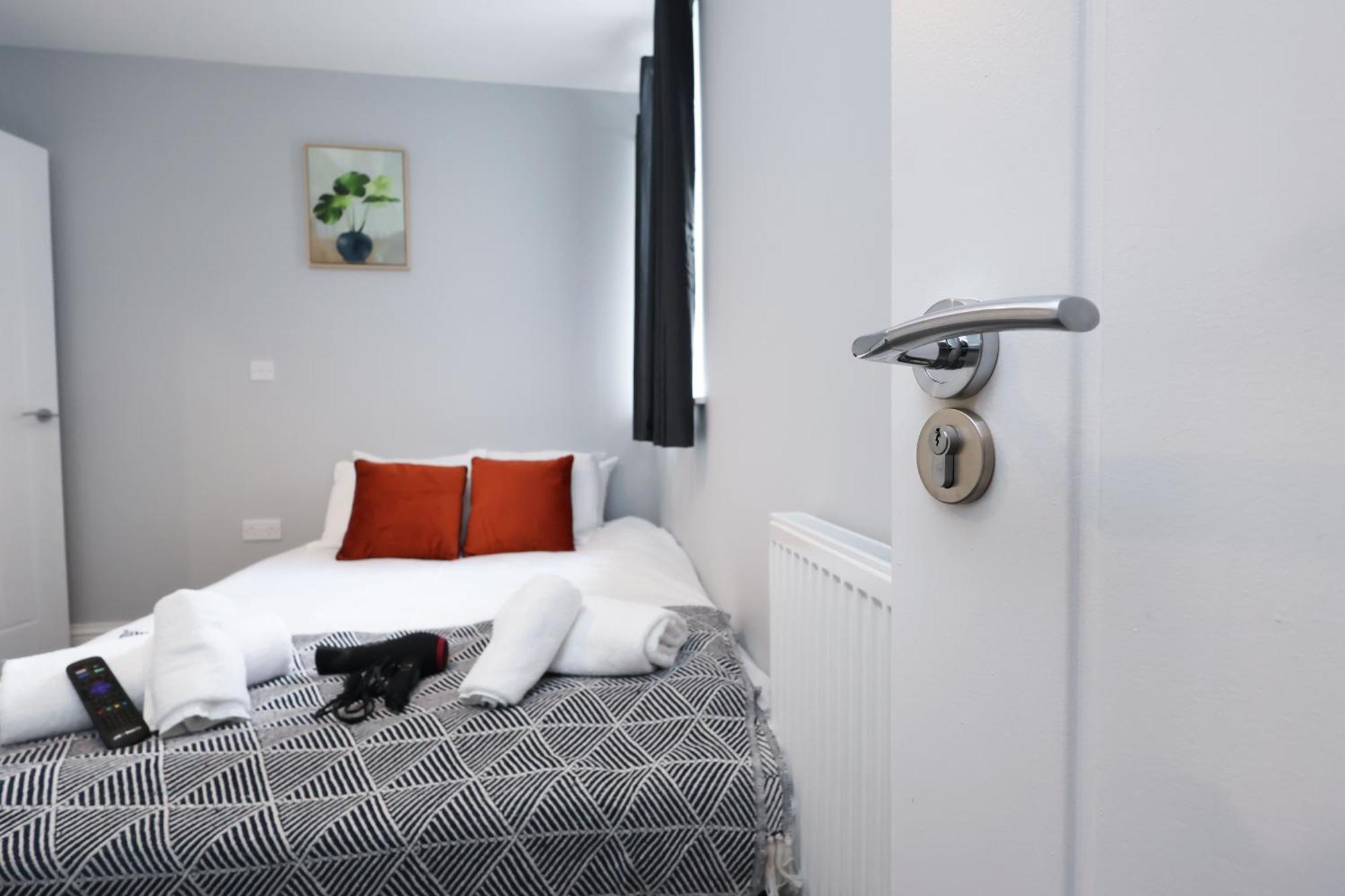 En-Suite Double Rooms, Smart Tv Comfy Style 拉内利 外观 照片