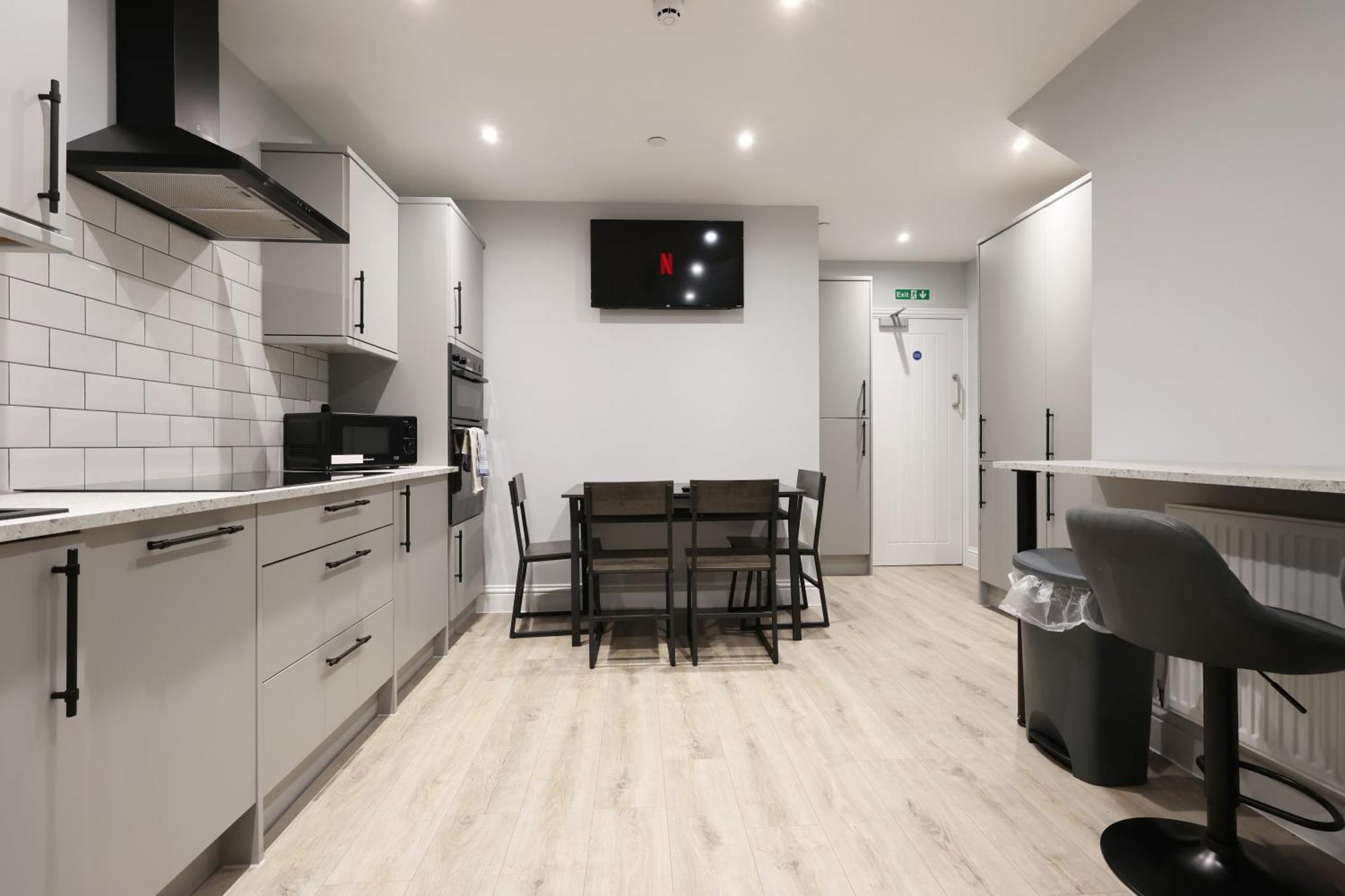En-Suite Double Rooms, Smart Tv Comfy Style 拉内利 外观 照片