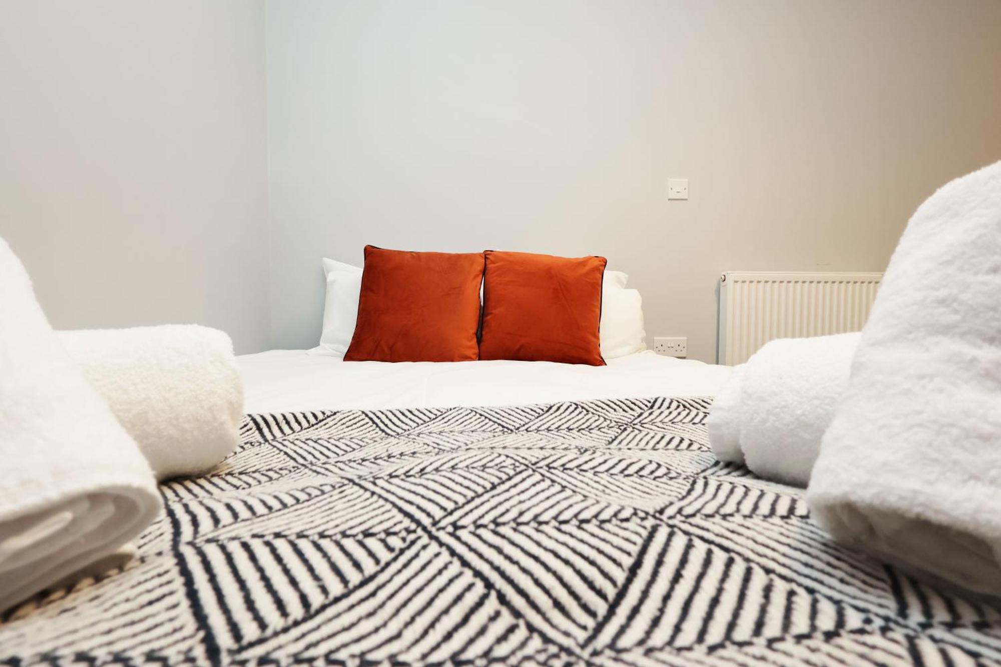 En-Suite Double Rooms, Smart Tv Comfy Style 拉内利 外观 照片