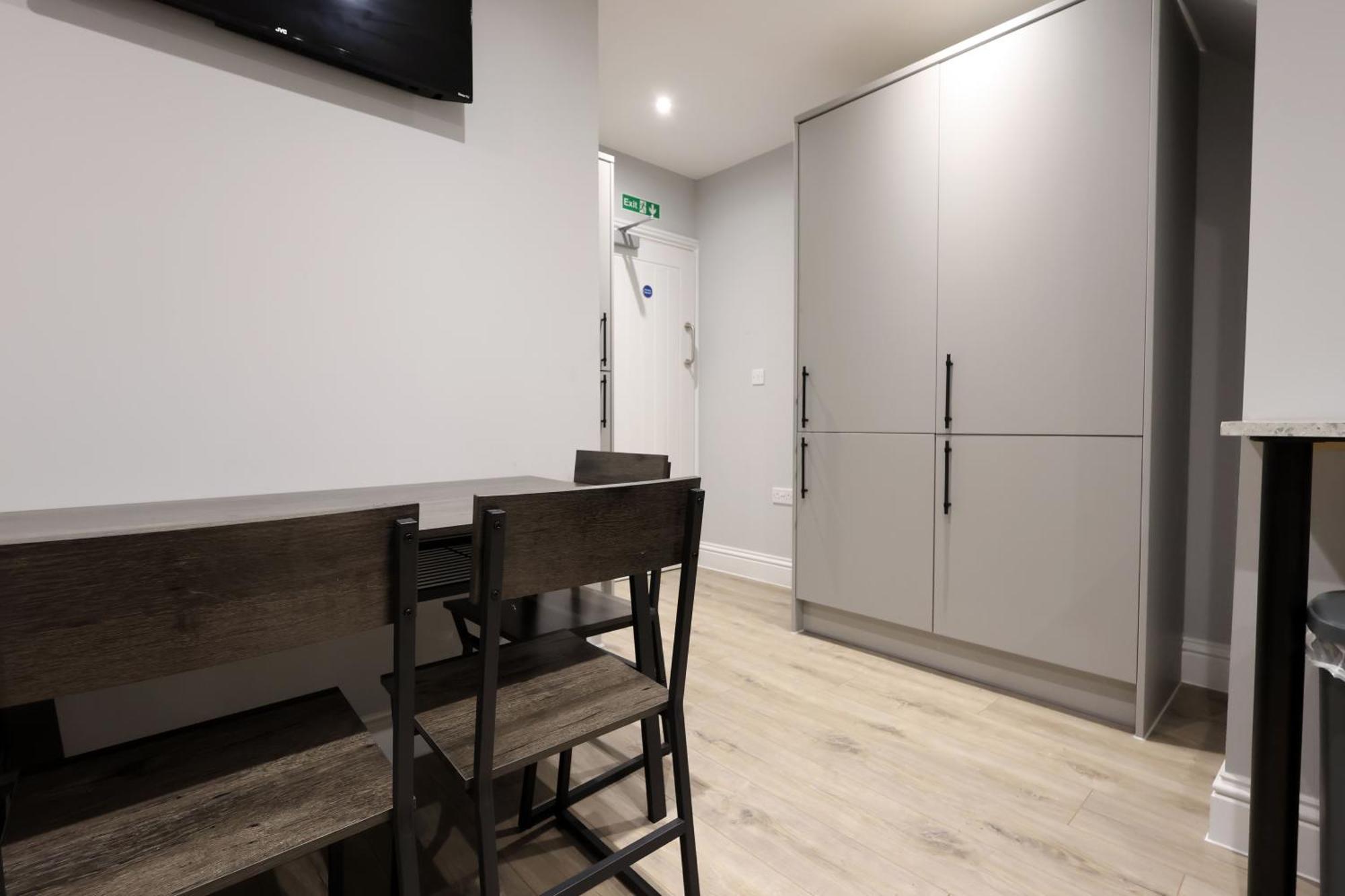 En-Suite Double Rooms, Smart Tv Comfy Style 拉内利 外观 照片