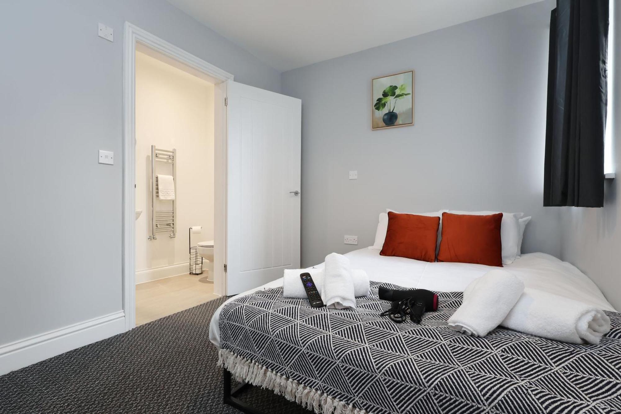 En-Suite Double Rooms, Smart Tv Comfy Style 拉内利 外观 照片