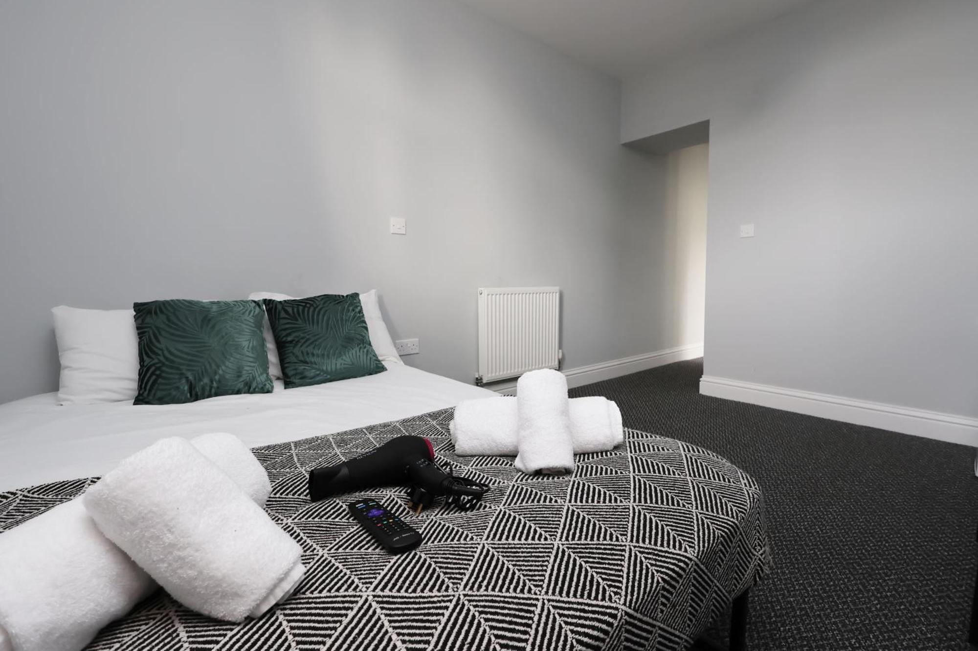 En-Suite Double Rooms, Smart Tv Comfy Style 拉内利 外观 照片