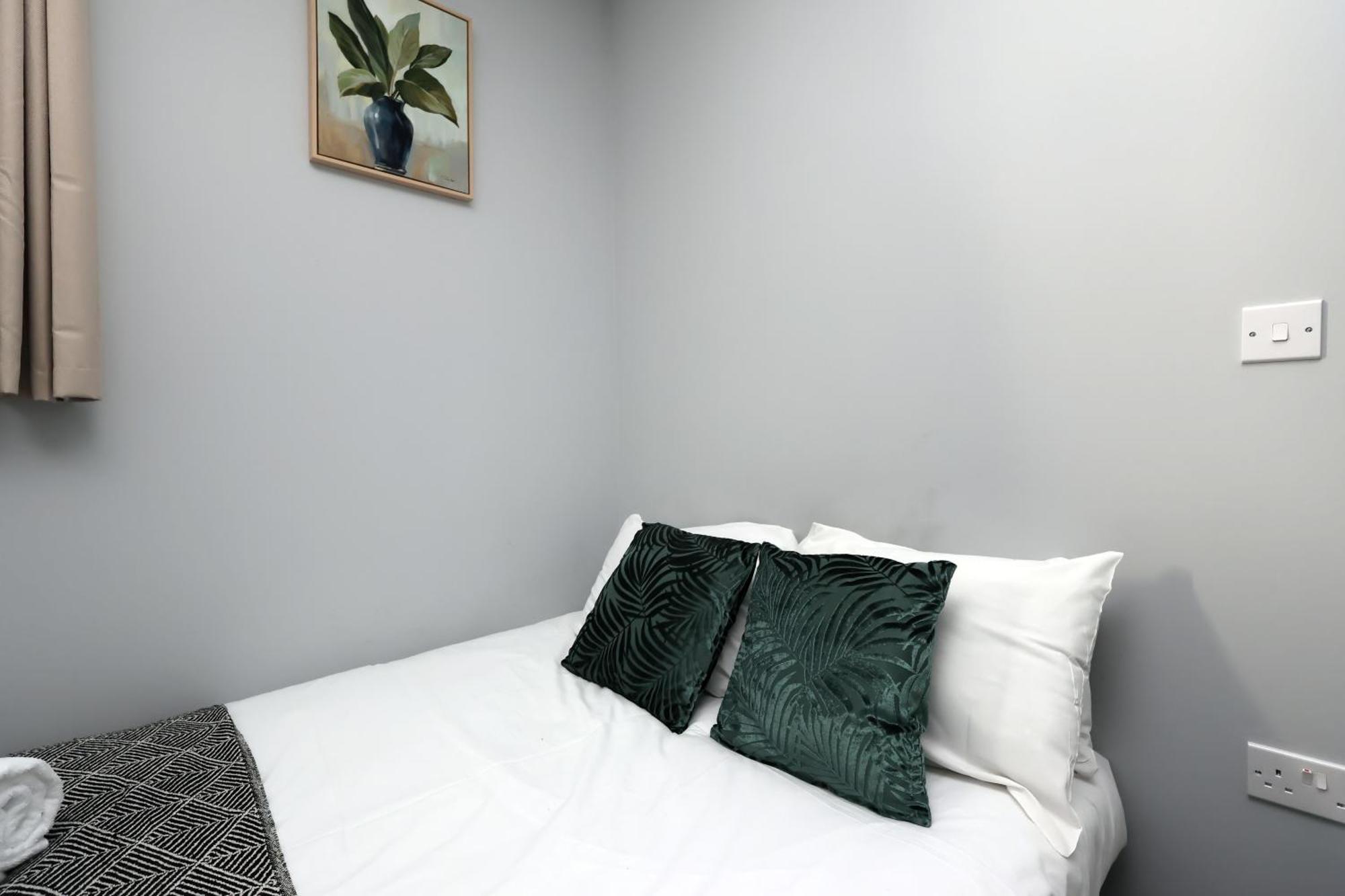 En-Suite Double Rooms, Smart Tv Comfy Style 拉内利 外观 照片